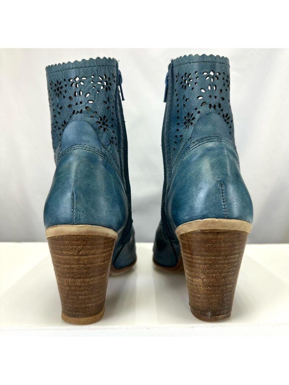 Spiral blue perforated western Boots Womens Sz 40 Leather ankle Coastal Cowgirl - Picture 11 of 14